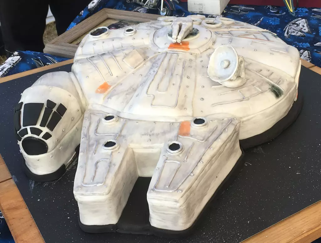 Millennium Falcon cake