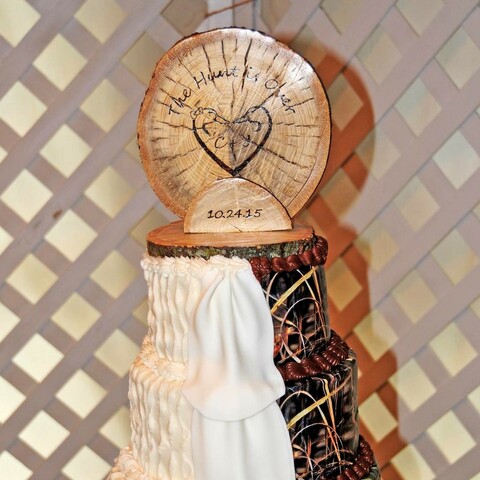The Hunt is Over wedding cake