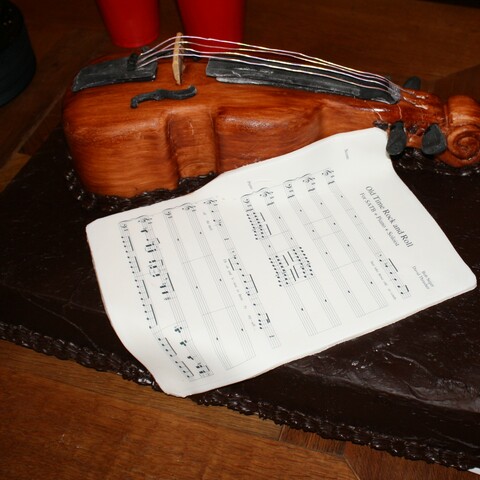 Viola Cake with sheet music
