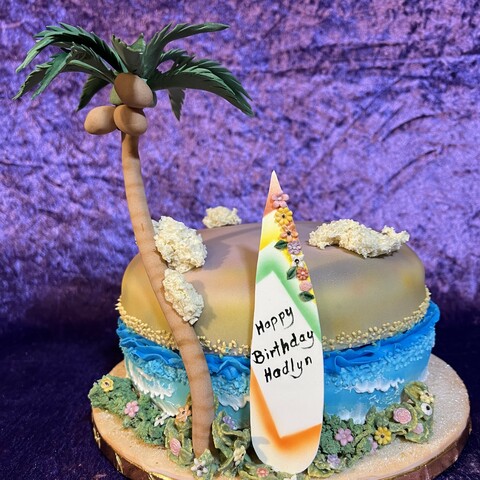 Lilo and Stitch cake with Palm tree and Surfboard finished