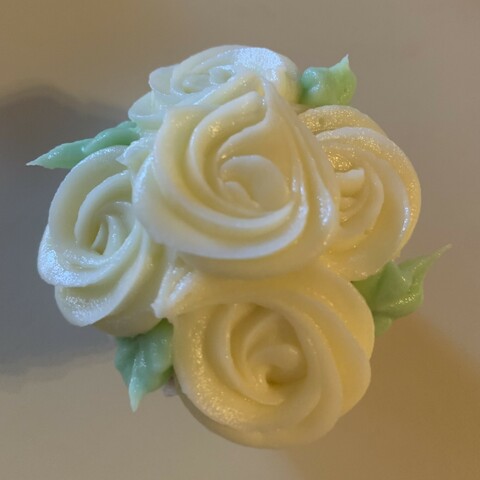 white rose cupcake