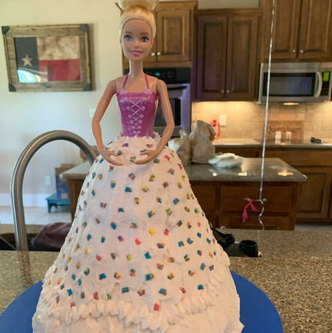 Kynleigh's Barbie Cake front