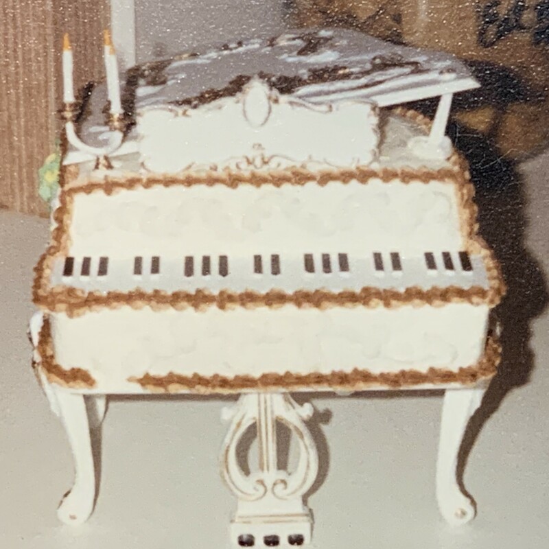 Grand Piano Cake